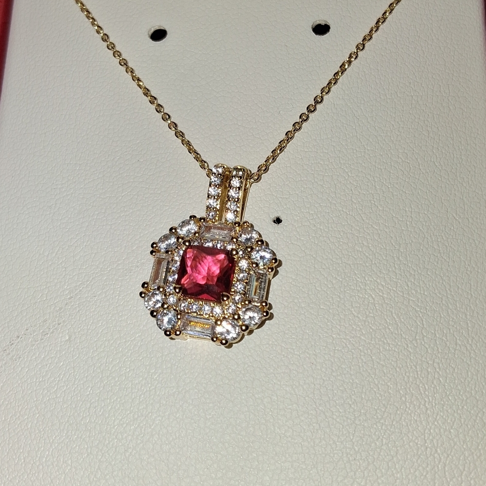 Elegant Gold and Red Pendant Necklace